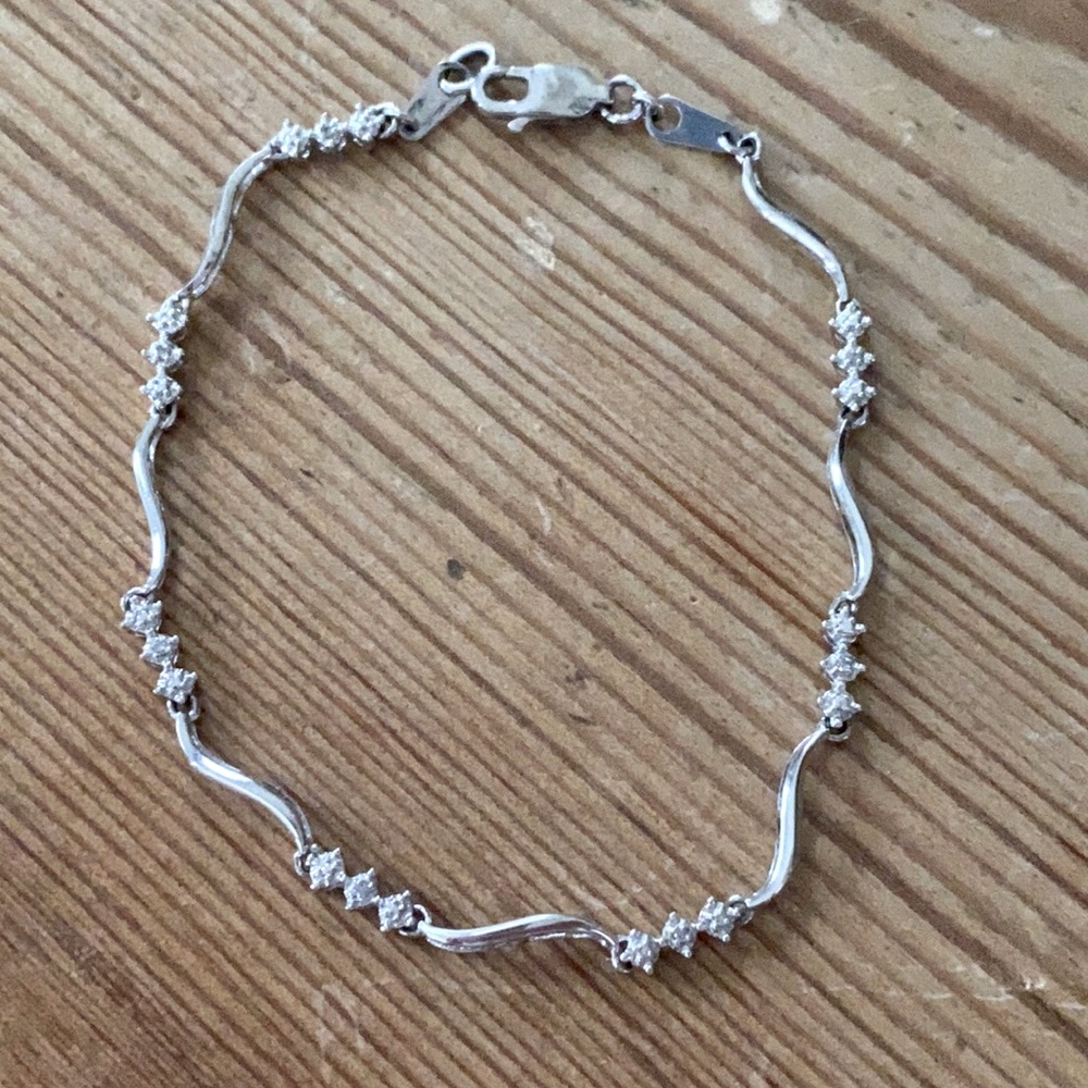 10K White Gold with Diamond Accent Bracelet